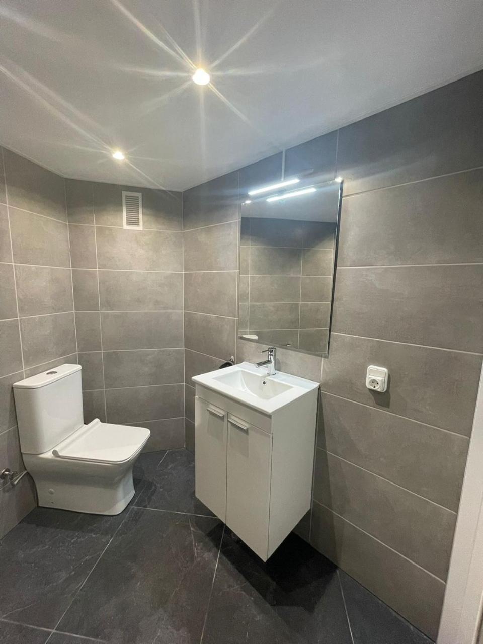 Edificio Gijon Newly Renovated Two-Bedroom Apartment Benidorm Dış mekan fotoğraf